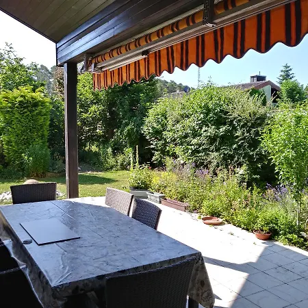 Ferienwohnung Am Waldrand Leicht *